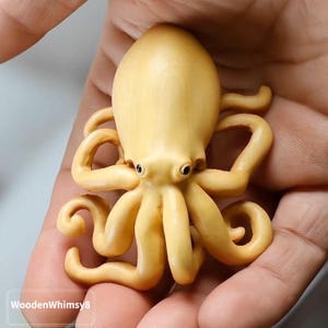 Hand-Carved Boxwood Octopus Figurine – Pocket-Sized Wooden Sculpture – Unique Nautical Gift for Ocean Lovers – Smooth Artisan Keepsake